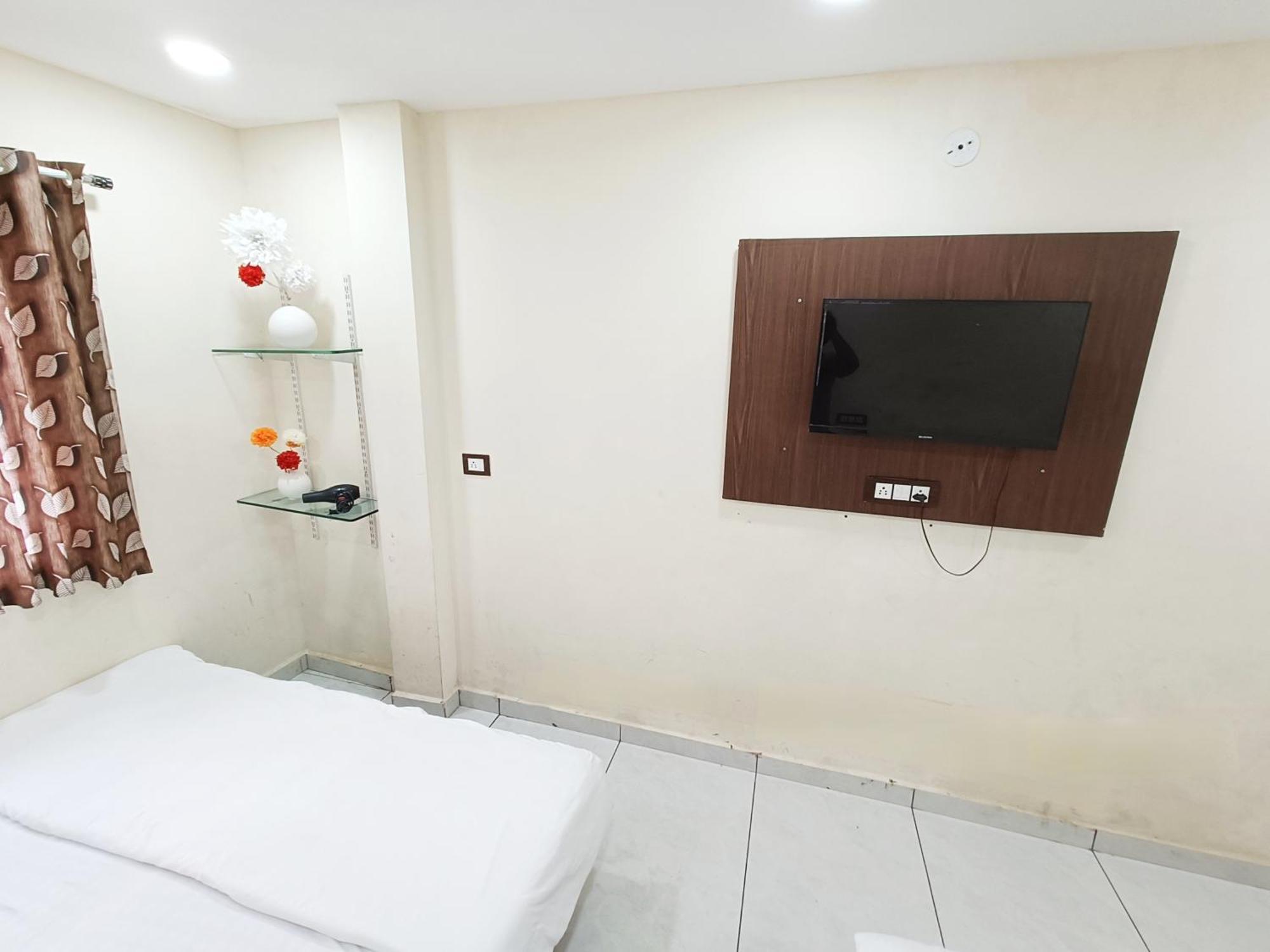 Hotel S Tower Ujjain Exterior photo